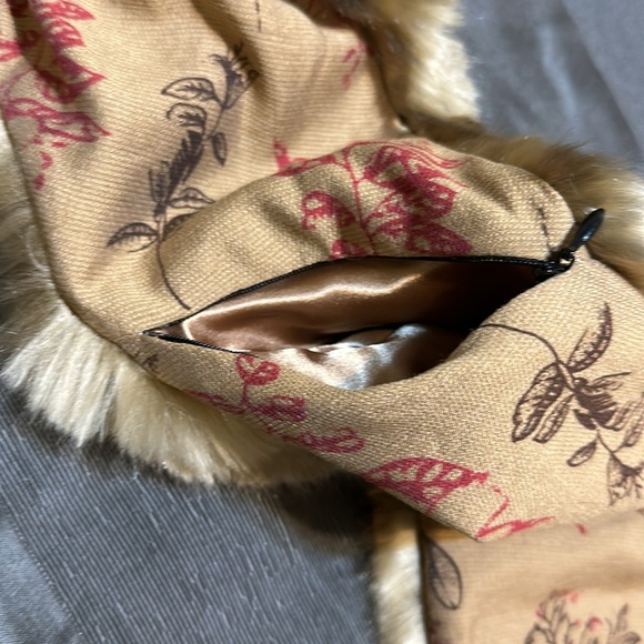 AFRICAN GOLDEN CAT LUXE FAUX FUR COLLECTOR EDITION HOOD | WOMEN'S Spirithood - Picture 11 of 14